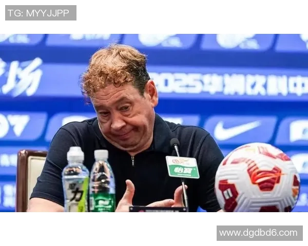 外国足球明星因冲突事件被指打人引发舆论热议与球迷关注