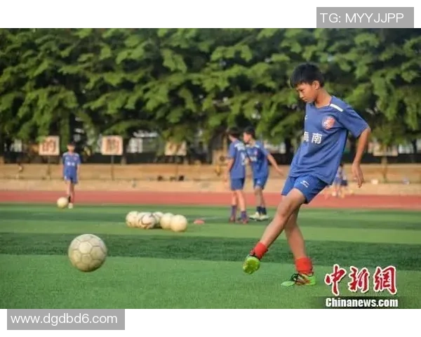 足球明星赛罗精彩瞬间全景图集展示绝佳球技与风采